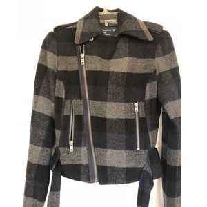 Coat with sideways zipper A&E jacket